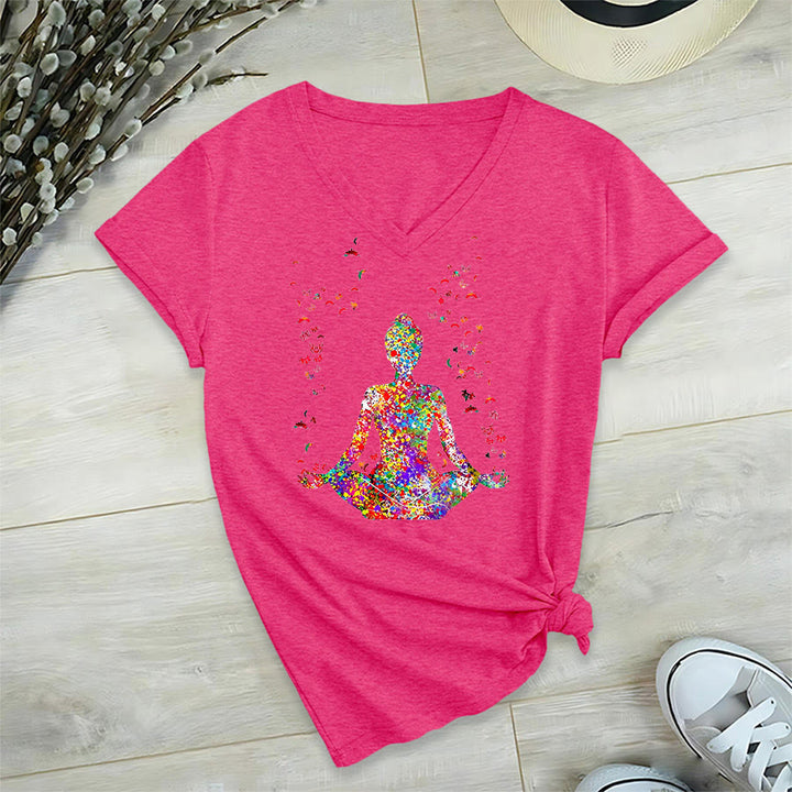 T-shirt da yoga con scollo a V e silhouette in meditazione ad acquerello Olivenorma - image 35