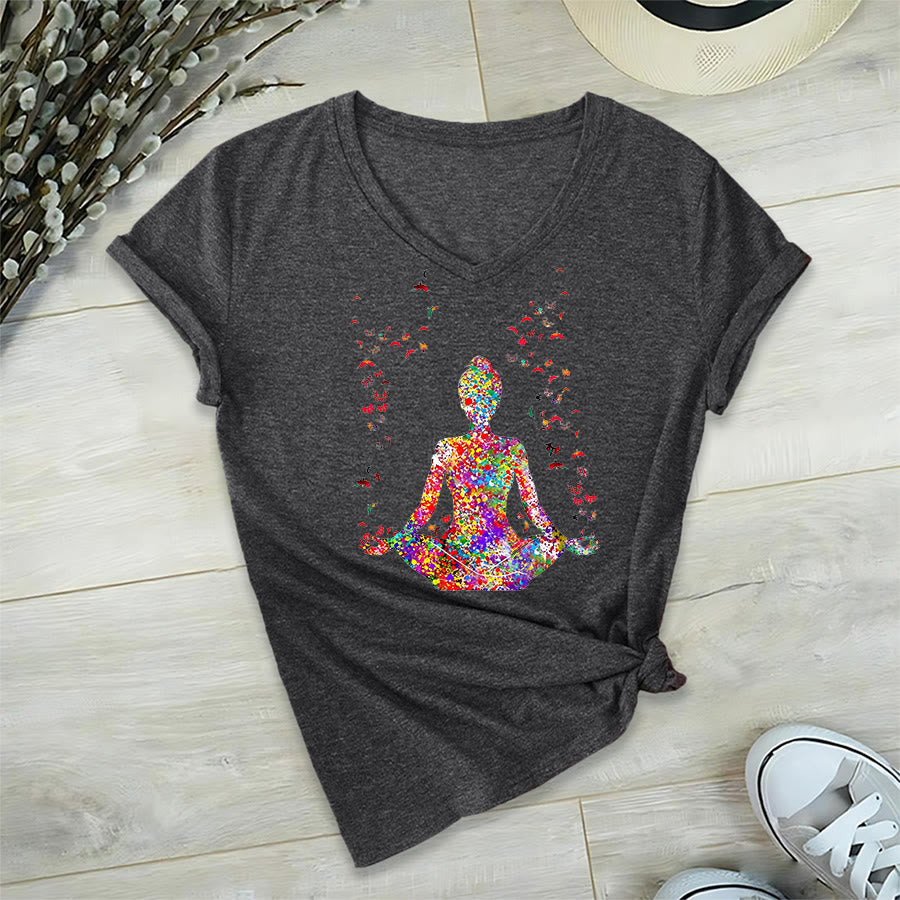 T-shirt da yoga con scollo a V e silhouette in meditazione ad acquerello Olivenorma - image 17