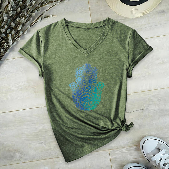 T-shirt da yoga con scollo a V e stampa sfumata della mano di Hamsa e mandala Olivenorma - Verde oliva - 2XL - image 24