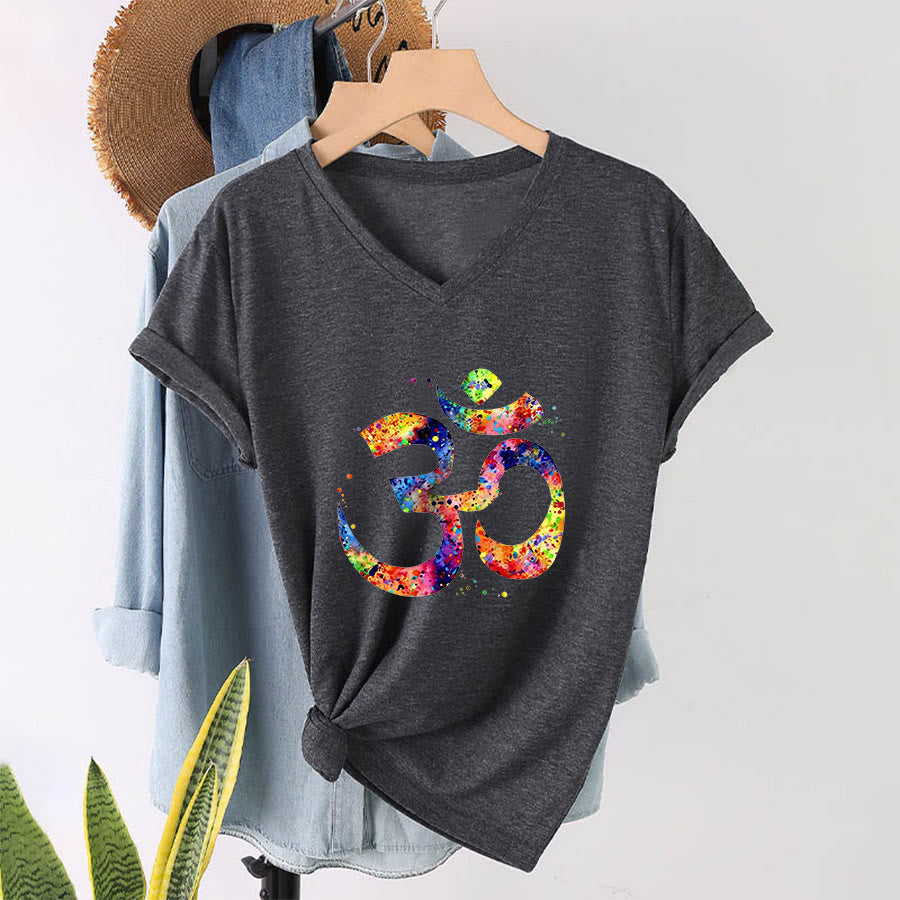 T-shirt Olivenorma con scollo a V e simbolo Om a schizzi di colore, realizzata con tecnica acquerello. - Grigio - 2XL - image 15