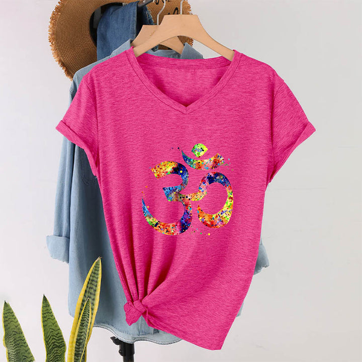 T-shirt Olivenorma con scollo a V e simbolo Om a schizzi di colore, realizzata con tecnica acquerello. - Rosso rosa - 2XL - image 33