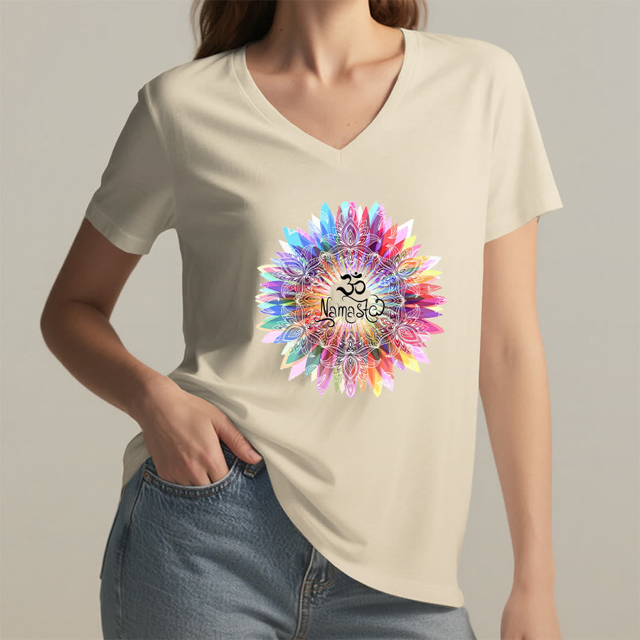 T-shirt con scollo a V ispirata al Mandala Om Namaste ispirata allo Zen Olivenorma - image 4