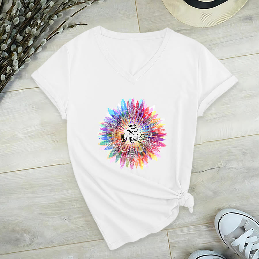 T-shirt con scollo a V ispirata al Mandala Om Namaste ispirata allo Zen Olivenorma - image 2