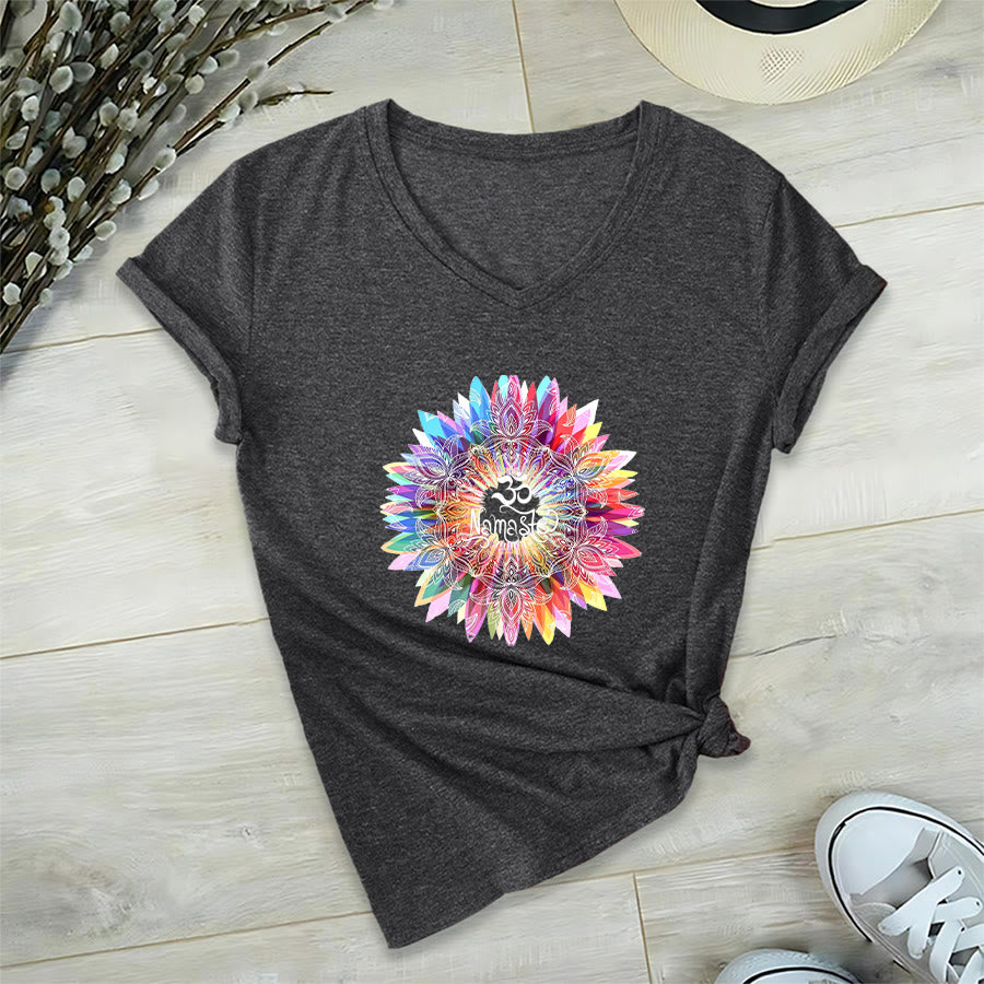T-shirt con scollo a V ispirata al Mandala Om Namaste ispirata allo Zen Olivenorma - image 17