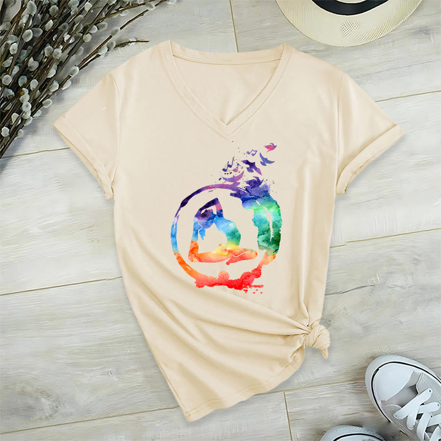 T-shirt Olivenorma con stampa di silhouette di pose yoga ad acquerello e uccelli, con scollo a V. - Cachi - 2XL - image 3