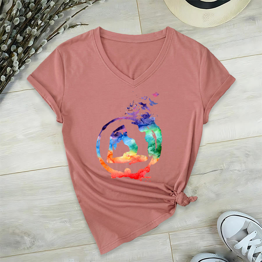 T-shirt Olivenorma con stampa di silhouette di pose yoga ad acquerello e uccelli, con scollo a V. - Rosa - 2XL - image 6