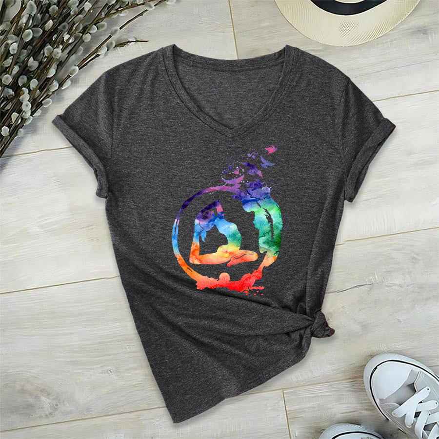 T-shirt Olivenorma con stampa di silhouette di pose yoga ad acquerello e uccelli, con scollo a V. - Grigio - 2XL - image 15