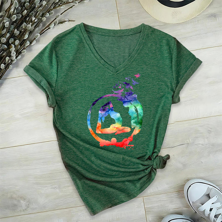 T-shirt Olivenorma con stampa di silhouette di pose yoga ad acquerello e uccelli, con scollo a V. - Verde scuro - 2XL - image 21