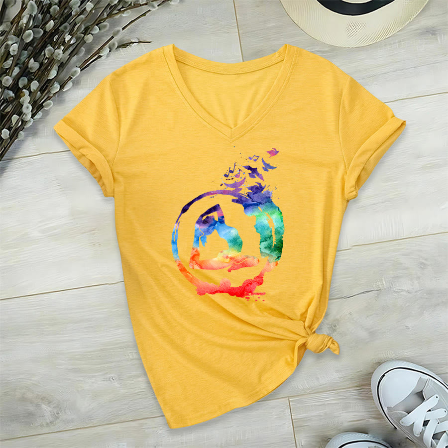 T-shirt Olivenorma con stampa di silhouette di pose yoga ad acquerello e uccelli, con scollo a V. - Giallo - 2XL - image 30