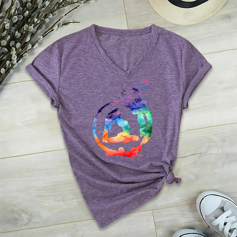 T-shirt Olivenorma con stampa di silhouette di pose yoga ad acquerello e uccelli, con scollo a V. - Viola - 2XL - image 36
