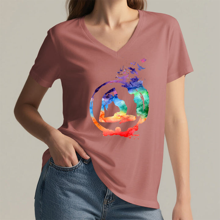 T-shirt Olivenorma con stampa di silhouette di pose yoga ad acquerello e uccelli, con scollo a V. - image 8