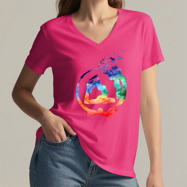 T-shirt Olivenorma con stampa di silhouette di pose yoga ad acquerello e uccelli, con scollo a V. - image 35