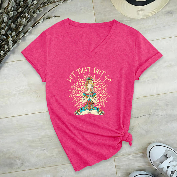 T-shirt Olivenorma con scollo a V a tema yoga, raffigurante una donna in meditazione con mandala. - Rosso rosa - 2XL - image 33