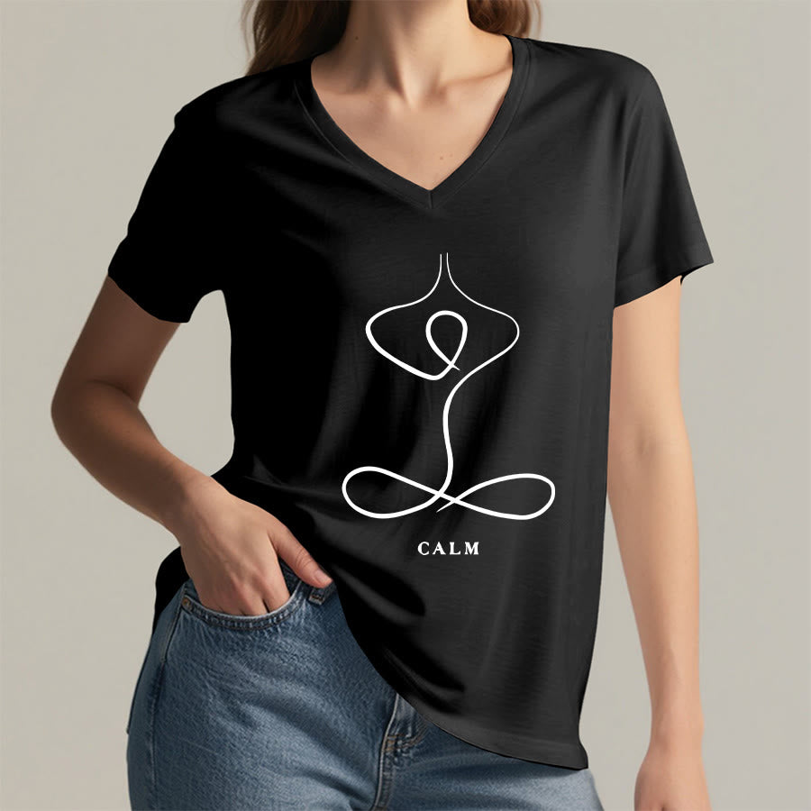 T-shirt Olivenorma con scollo a V e stampa minimalista "Pose Yoga Calma e Respiro". - image 25
