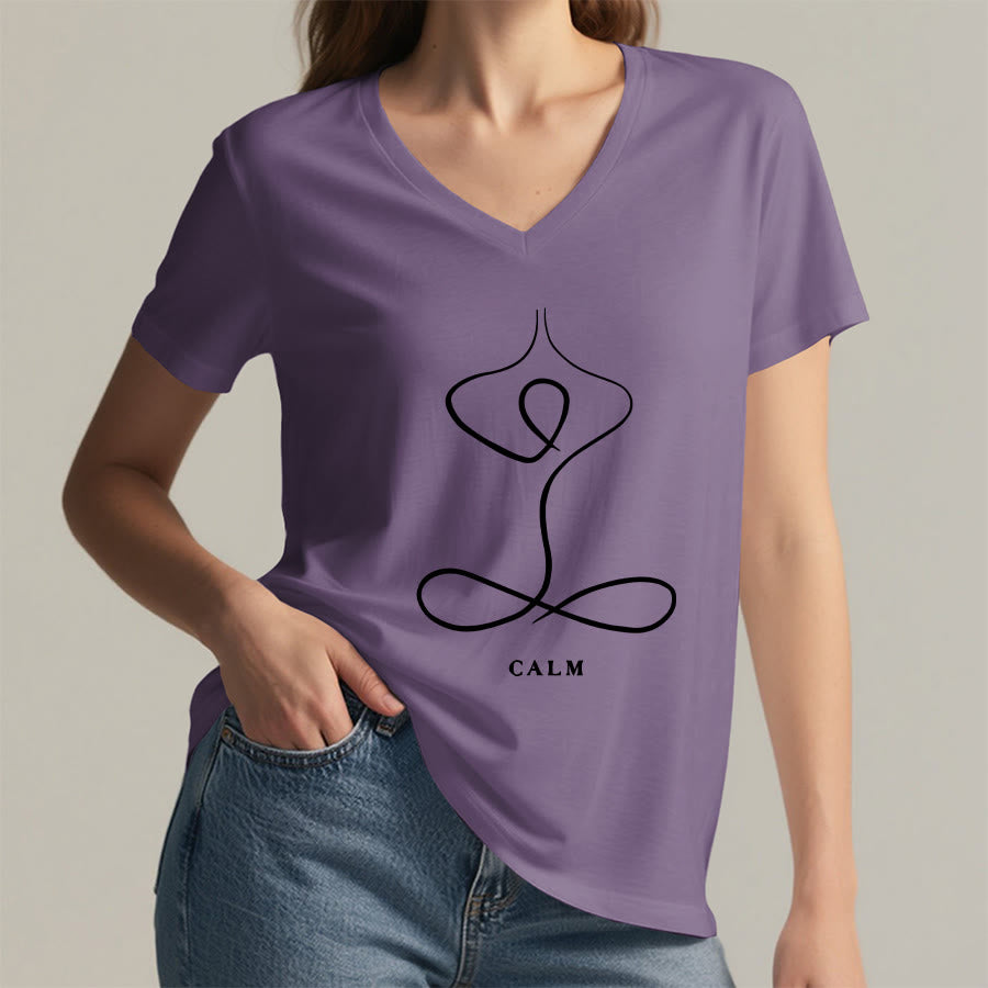 T-shirt Olivenorma con scollo a V e stampa minimalista "Pose Yoga Calma e Respiro". - image 73