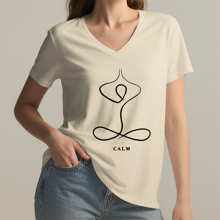 T-shirt Olivenorma con scollo a V e stampa minimalista "Pose Yoga Calma e Respiro". - image 7
