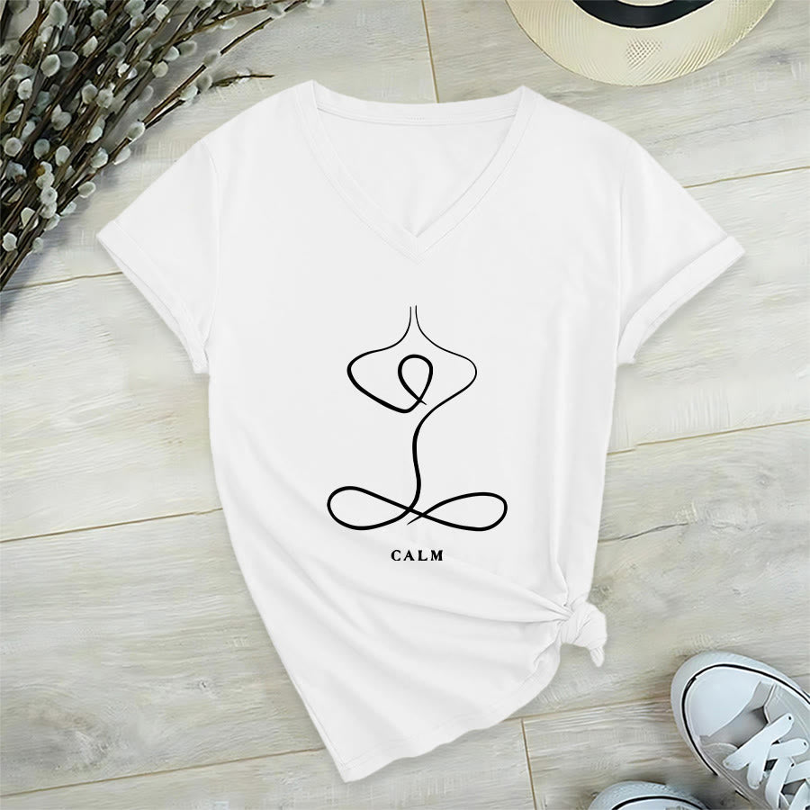 T-shirt Olivenorma con scollo a V e stampa minimalista "Pose Yoga Calma e Respiro". - image 2