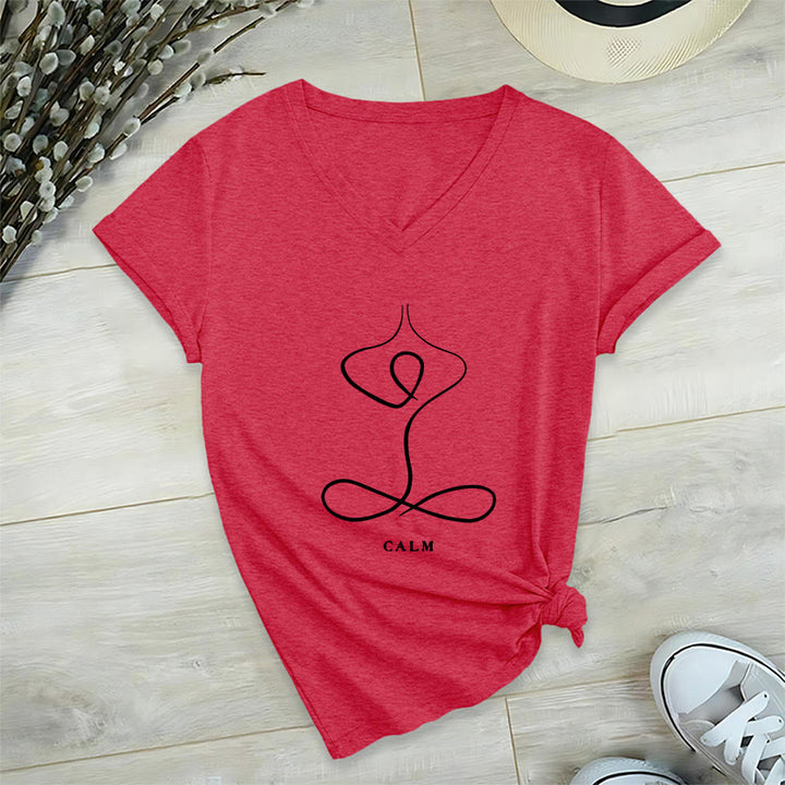 T-shirt Olivenorma con scollo a V e stampa minimalista "Pose Yoga Calma e Respiro". - image 56
