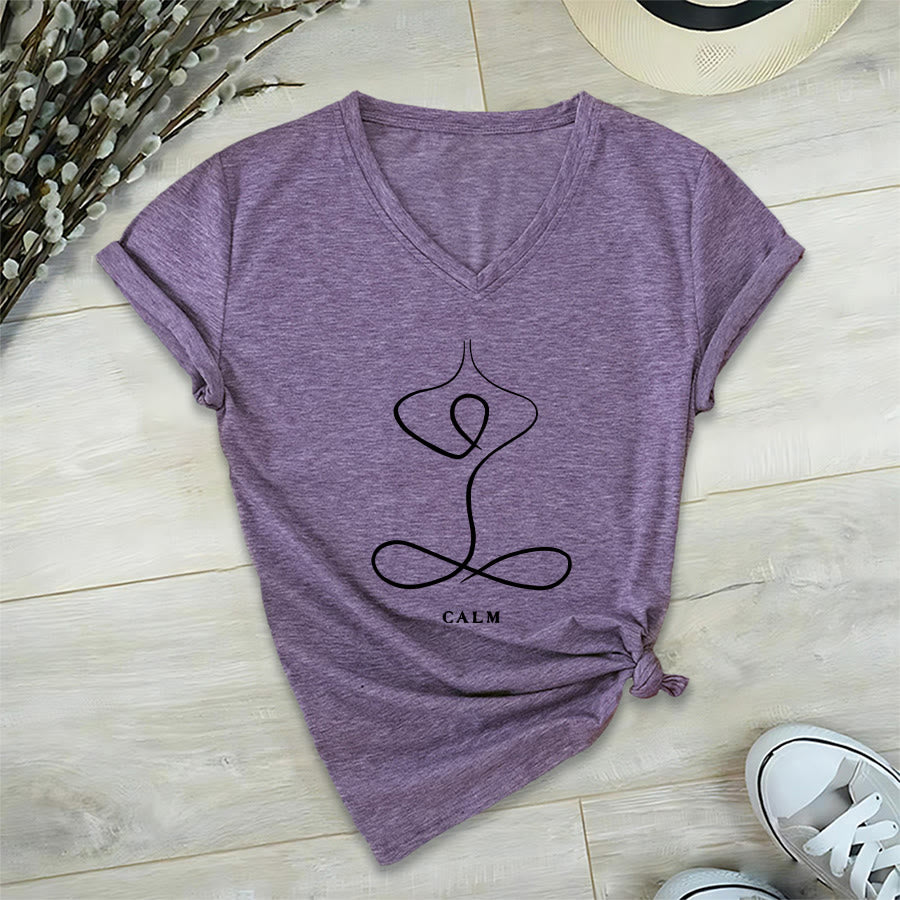 T-shirt Olivenorma con scollo a V e stampa minimalista "Pose Yoga Calma e Respiro". - image 74