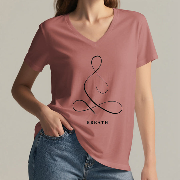 T-shirt Olivenorma con scollo a V e stampa minimalista "Pose Yoga Calma e Respiro". - image 16