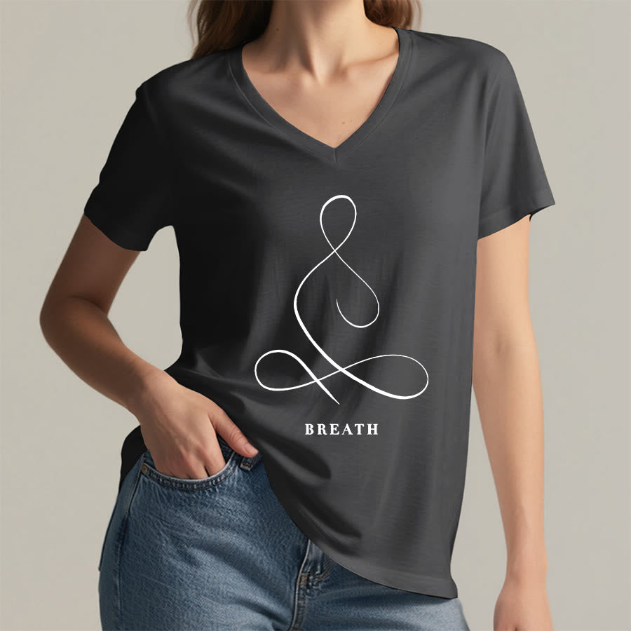 T-shirt Olivenorma con scollo a V e stampa minimalista "Pose Yoga Calma e Respiro". - image 34