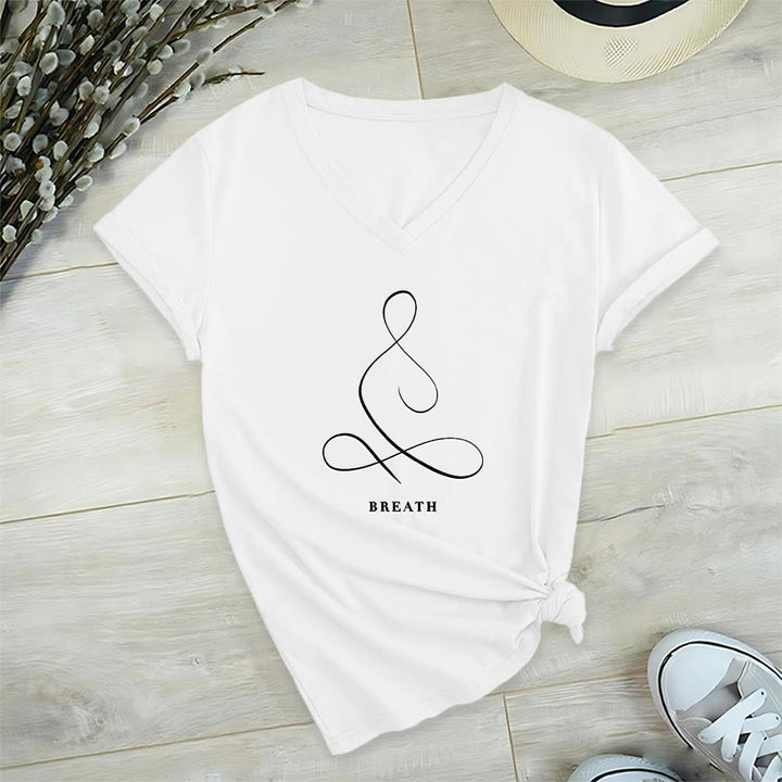 T-shirt Olivenorma con scollo a V e stampa minimalista "Pose Yoga Calma e Respiro". - image 5