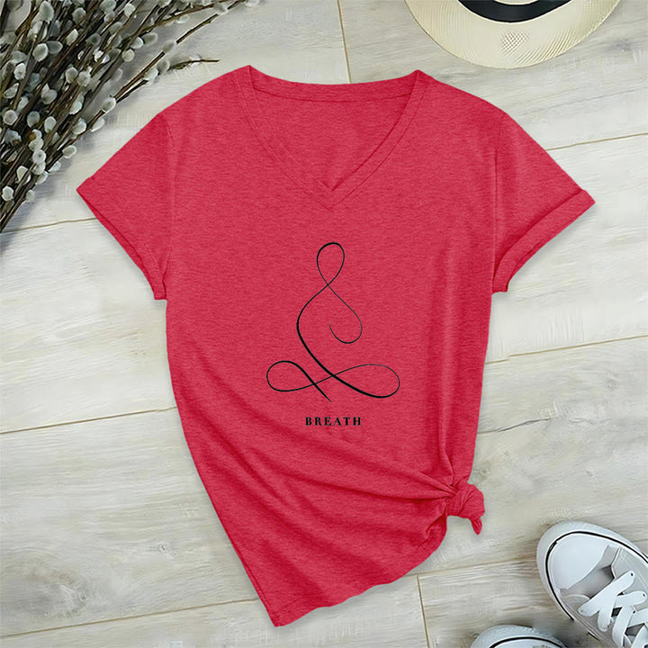 T-shirt Olivenorma con scollo a V e stampa minimalista "Pose Yoga Calma e Respiro". - image 59