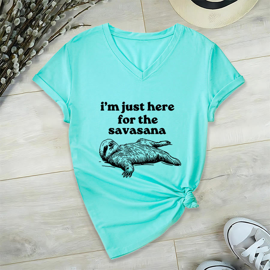 Maglietta con scollo a V e grafica umoristica del bradipo Olivenorma "Savasana". - Lago Blu - 2XL - image 9