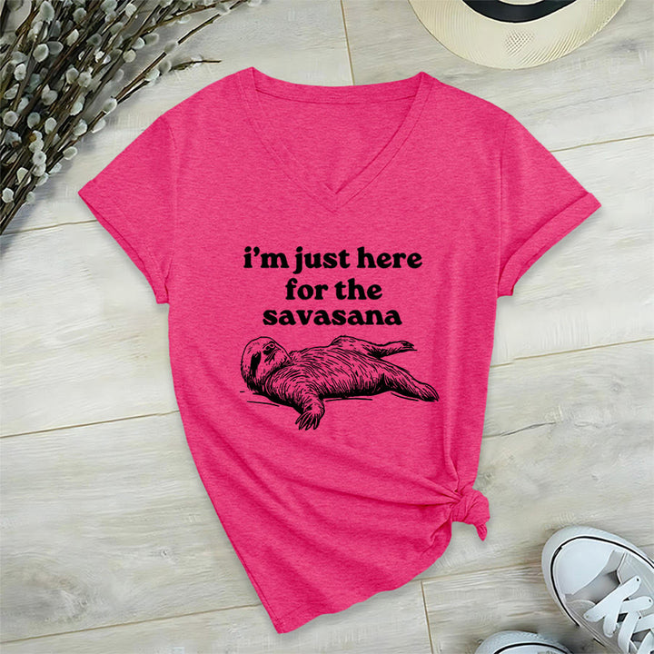 Maglietta con scollo a V e grafica umoristica del bradipo Olivenorma "Savasana". - Rosso rosa - 2XL - image 33