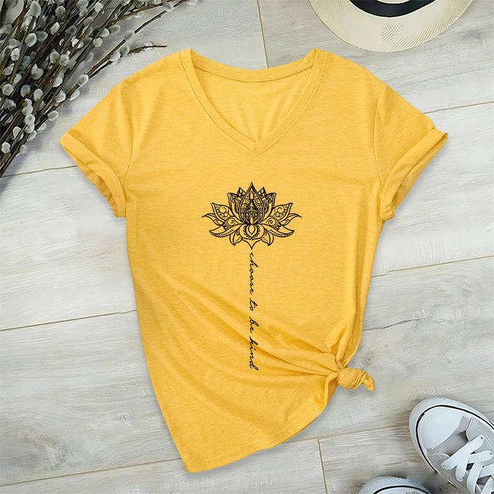 T-shirt Olivenorma con scollo a V e stampa mandala di loto "Choose To Be Kind" - Giallo - 2XL - image 30