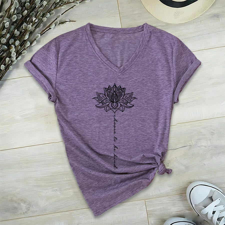 T-shirt Olivenorma con scollo a V e stampa mandala di loto "Choose To Be Kind" - Viola - 2XL - image 36