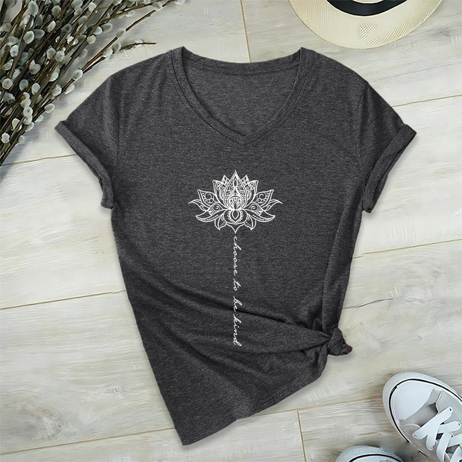 T-shirt Olivenorma con scollo a V e stampa mandala di loto "Choose To Be Kind" - Grigio - 2XL - image 15
