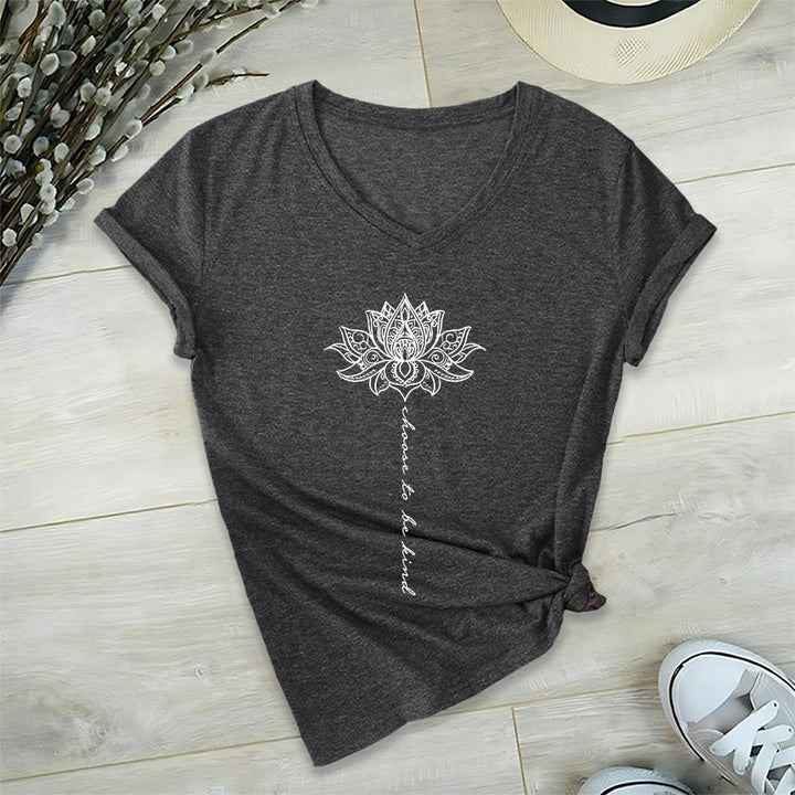 T-shirt Olivenorma con scollo a V e stampa mandala di loto "Choose To Be Kind" - Grigio - 2XL - image 15