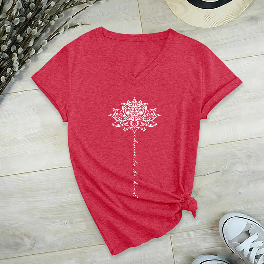 T-shirt Olivenorma con scollo a V e stampa mandala di loto "Choose To Be Kind" - Rosso - 2XL - image 27