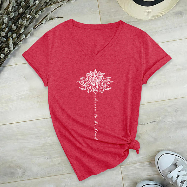 T-shirt Olivenorma con scollo a V e stampa mandala di loto "Choose To Be Kind" - Rosso - 2XL - image 27