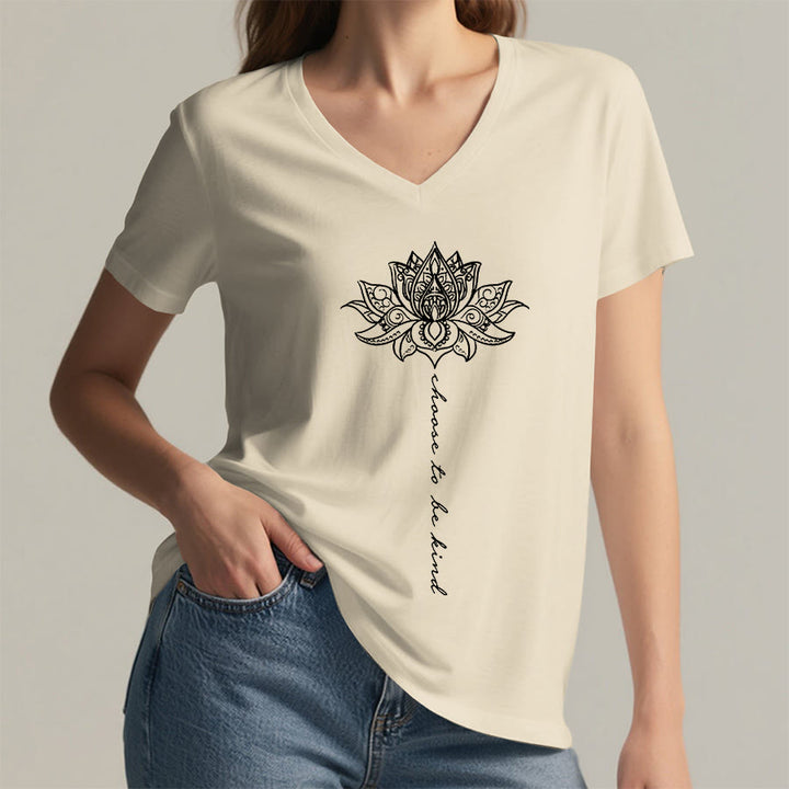 T-shirt Olivenorma con scollo a V e stampa mandala di loto "Choose To Be Kind" - image 5