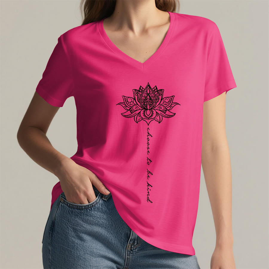 T-shirt Olivenorma con scollo a V e stampa mandala di loto "Choose To Be Kind" - image 35
