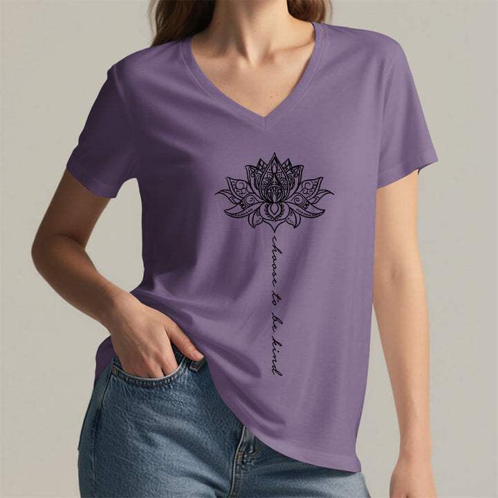 T-shirt Olivenorma con scollo a V e stampa mandala di loto "Choose To Be Kind" - image 38