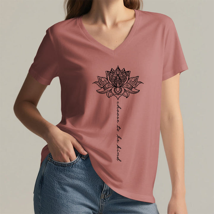 T-shirt Olivenorma con scollo a V e stampa mandala di loto "Choose To Be Kind" - image 8