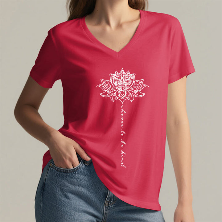 T-shirt Olivenorma con scollo a V e stampa mandala di loto "Choose To Be Kind" - image 29
