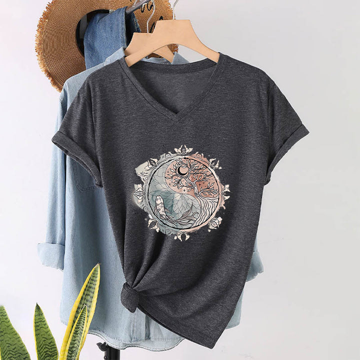 T-shirt Olivenorma con intricato design Yin Yang a tema natura, con albero e carpa koi, con scollo a V. - Grigio - 2XL - image 15