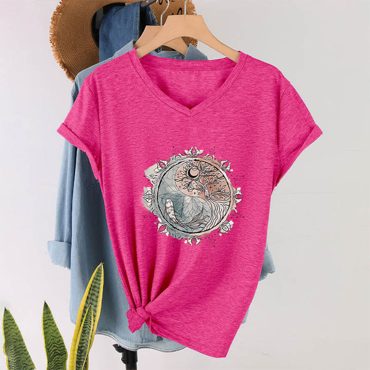 T-shirt Olivenorma con intricato design Yin Yang a tema natura, con albero e carpa koi, con scollo a V. - Rosso rosa - 2XL - image 33