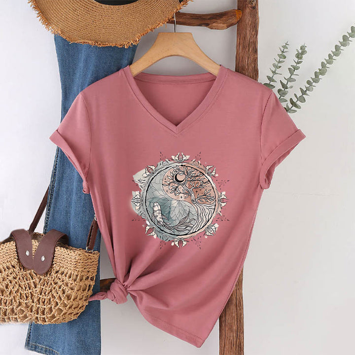 T-shirt Olivenorma con intricato design Yin Yang a tema natura, con albero e carpa koi, con scollo a V. - Rosa - 2XL - image 6