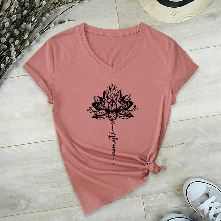 T-shirt Olivenorma con intricato mandala di loto e disegno Namaste, scollo a V. - Rosa - 2XL - image 6