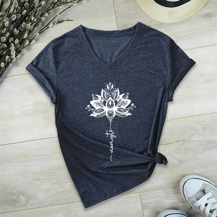 T-shirt Olivenorma con intricato mandala di loto e disegno Namaste, scollo a V. - Blu navy - 2XL - image 18