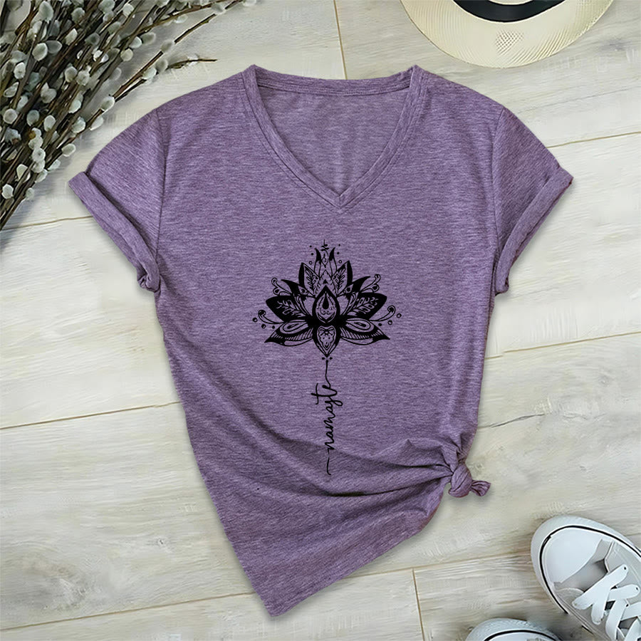 T-shirt Olivenorma con intricato mandala di loto e disegno Namaste, scollo a V. - Viola - 2XL - image 36