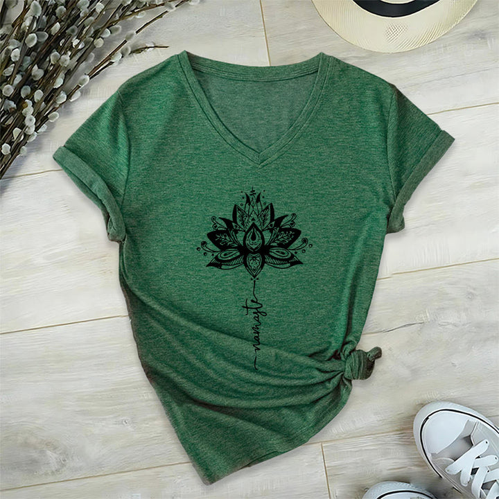T-shirt Olivenorma con intricato mandala di loto e disegno Namaste, scollo a V. - Verde scuro - 2XL - image 21