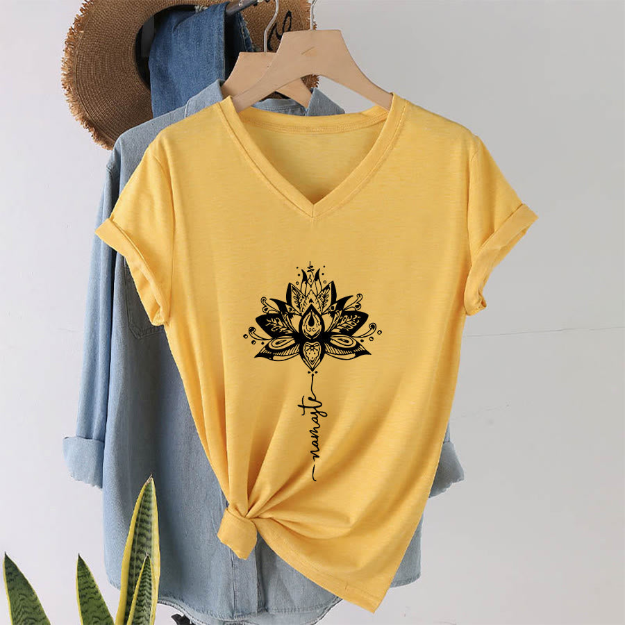 T-shirt Olivenorma con intricato mandala di loto e disegno Namaste, scollo a V. - image 31