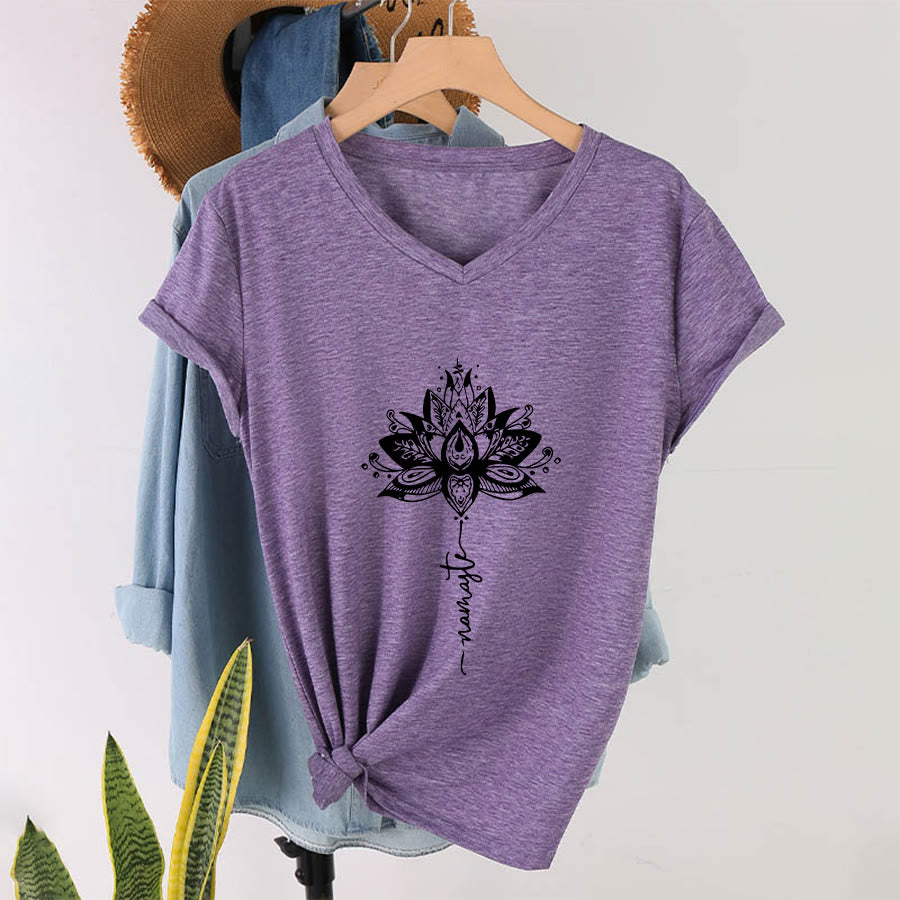 T-shirt Olivenorma con intricato mandala di loto e disegno Namaste, scollo a V. - image 37
