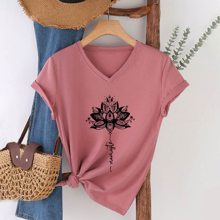 T-shirt Olivenorma con intricato mandala di loto e disegno Namaste, scollo a V. - image 7